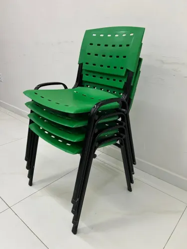 Cadeira de aço verde - resistente e conservada! ?