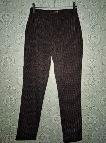 Calça social preta com risca de giz - usada
