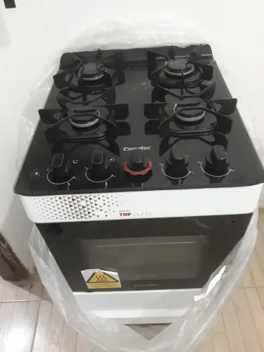Apenas 6 meses de uso ( o puxador do forno está quebrado) somente a vista.