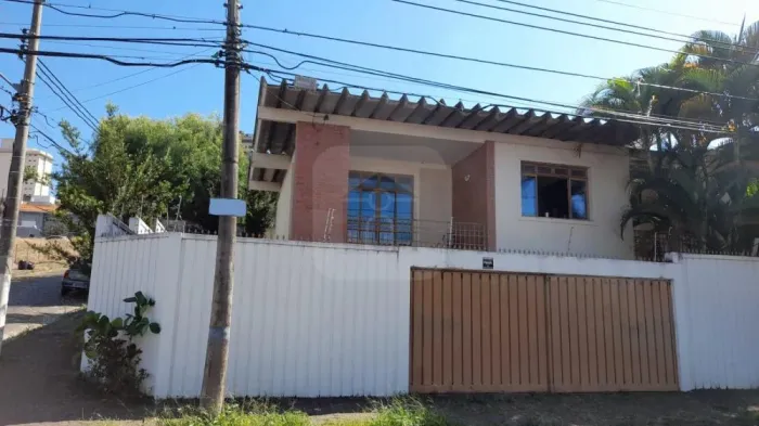 Casa à Venda