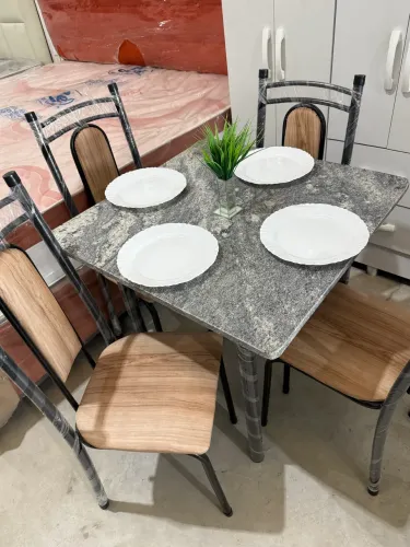 Mesa de jantar de mármore com 4 cadeiras em mega Promoção!