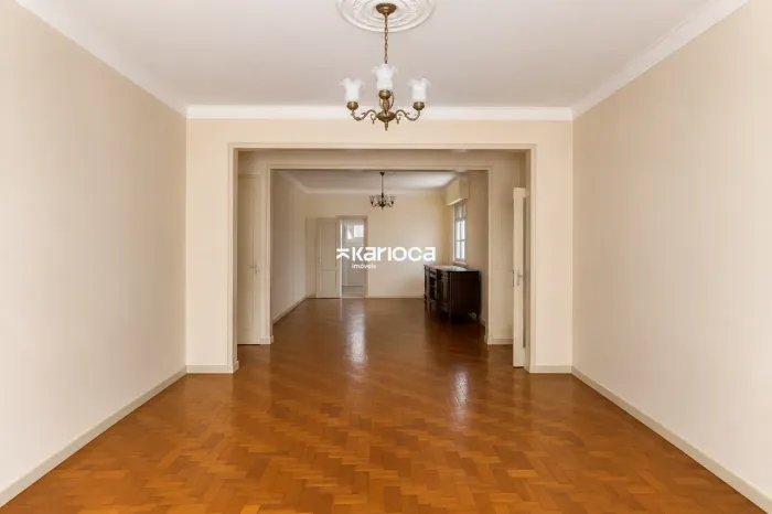 Apartamento em Laranjeiras  156m², Sala Ampla e 3 Quartos | Rua São Salvador