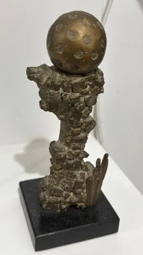 Linda peca em bronze maciço
