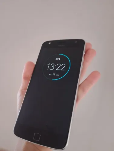 Motorola Z play a venda
