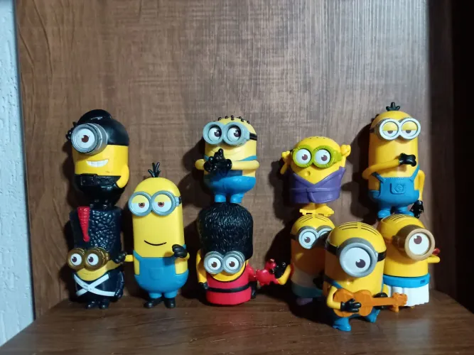 10 bonecos Minions McDonald's usados na condição das fotos 