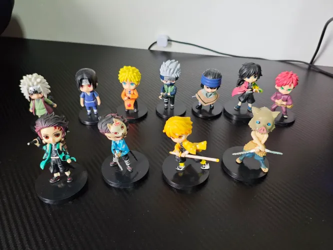 11 acitons figures, Naruto e Demon Slayer.