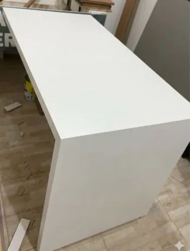 Mesa na cor bramca mdf matérial bom