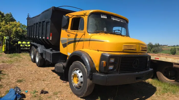 MB 1519 caçamba