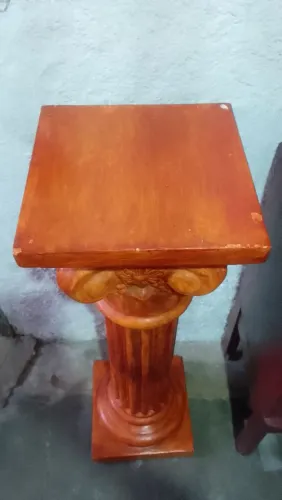 2 Colunas de gesso envernizada 