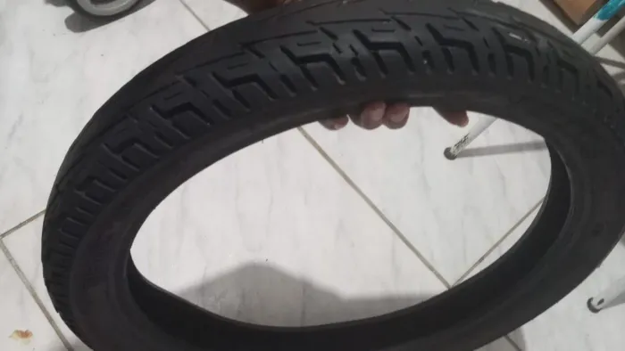 Vendo pneu de moto