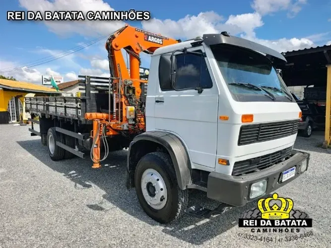 Volkswagen 12.140 com equipamento Munck