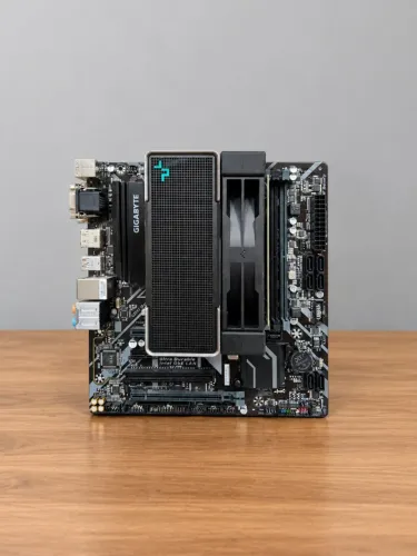 Kit Processador Intel Core i7 8700K, Placa Mãe B360M GIGABYTE, 16GB DDR4 12X SEM JUROS
