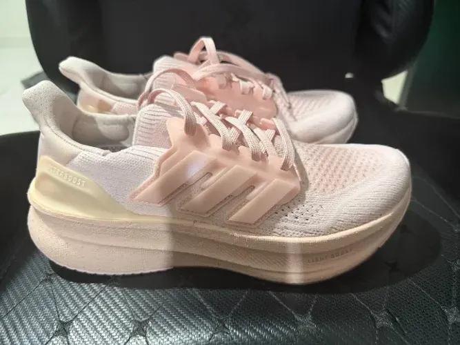 Tênis Adidas Ultraboost 5 - tamanho 36