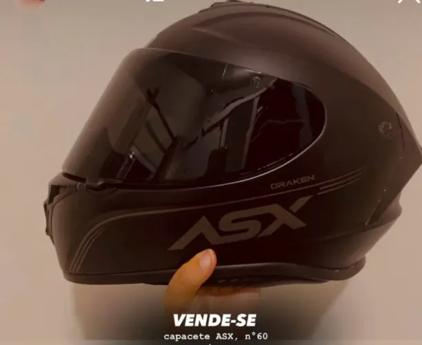 Vende-se capacete ASX seminovo acompanhando de 02 viseiras.