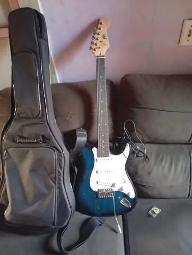 Guitarra elétrica stratocaster konig 6 cordas P10