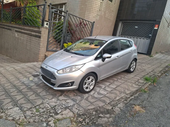 Ford Fiesta 1.6 16V Flex Aut. 5P 2015