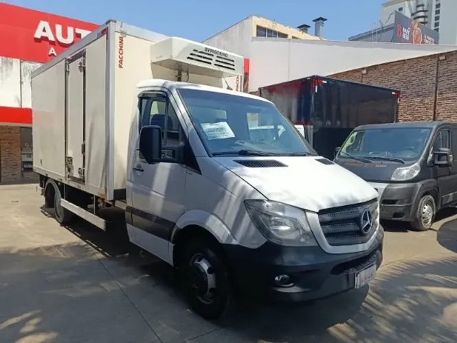 Caminhao Bau refrigerado Sprinter 515 ano 2018