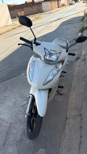Vendo Honda biz 125 2023/2024 - bege