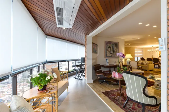 Apartamento com 3 quartos, 1 por andar à venda no Campo Belo, São Paulo - SP