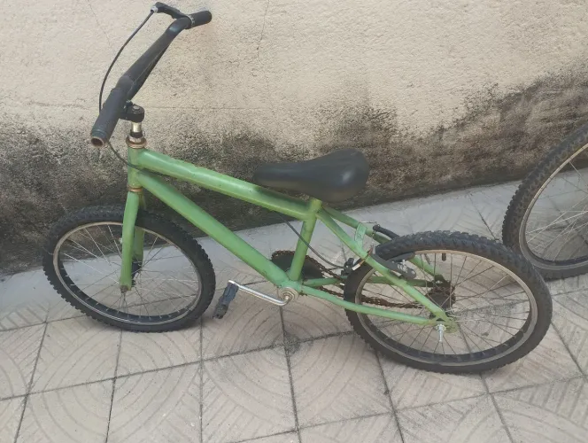 Vendo bicicletas e uma cadeirinha de bicicleta 