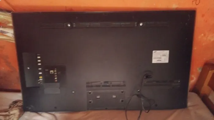 Vendo Tv samsung esta com defeito ligando e desligando sozinha