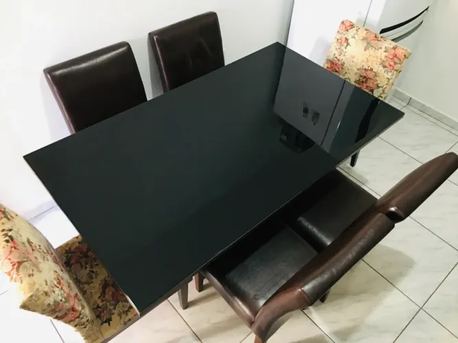 Mesa de Jantar 6 lugares com tampo de vidro
