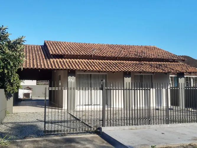Casa na Barra do Sul Salinas para alugar.