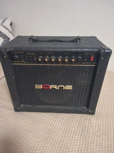 Amplificador de guitarra Borne