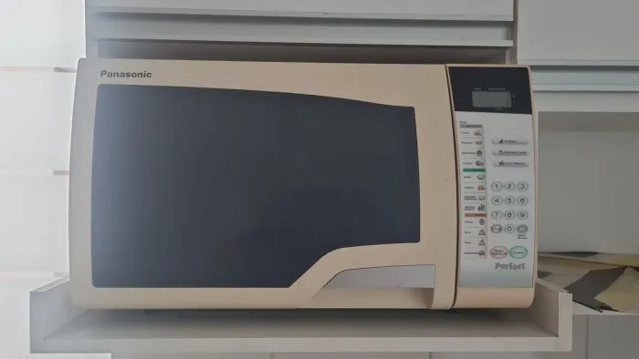Microondas Panasonic branco