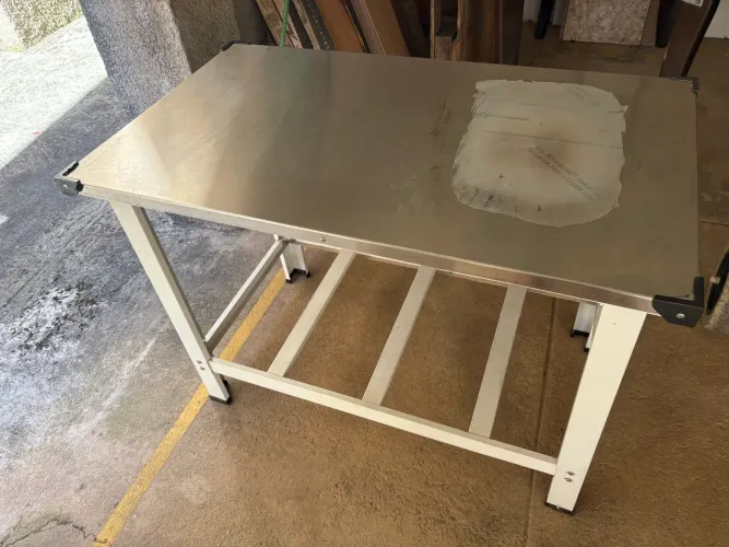 Mesa industrial para preparo de alimentos inox / alumínio 