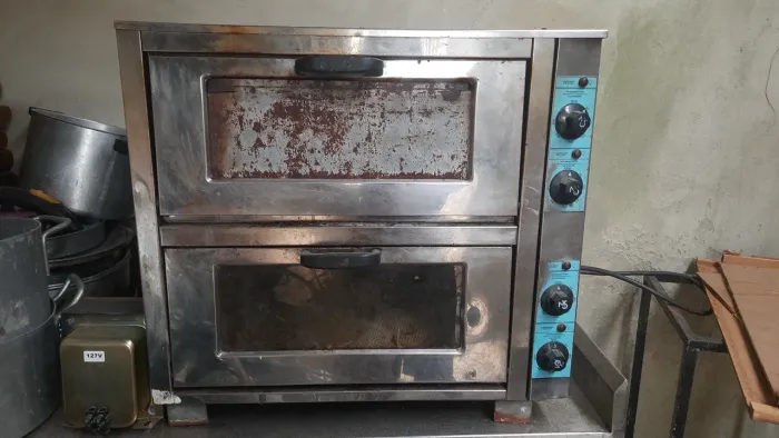 Forno de pizza e outras utilidades