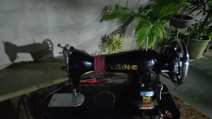 Máquina de costura Singer em bom estado para uso