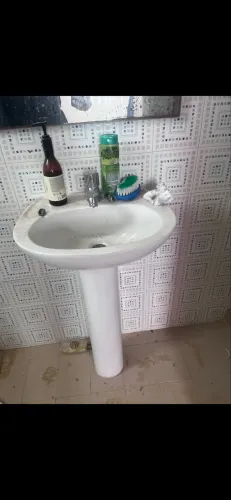Lavatório de Banheiro com Coluna + Torneira
