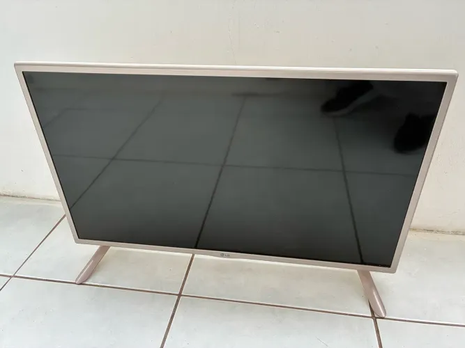 Tv LG, não funciona, apenas para retirar peças