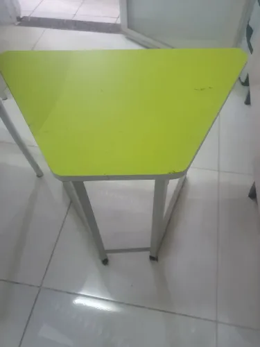 Mesa infantil para escola ou banca de estudo