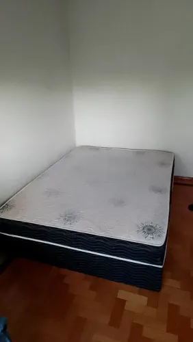 Cama box com colchão embutido