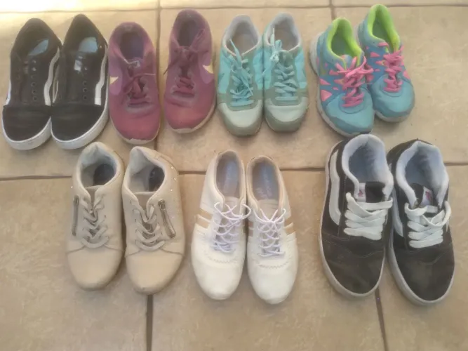 Vendo 7 Pares de Tênis por 10,00