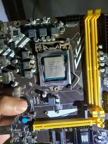 Placa funcionando h110 intel i7 6700 turbo bost