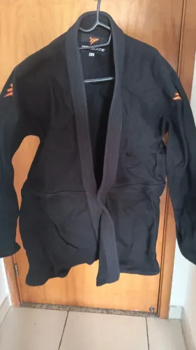 Kimono preto tamanho A2 com faixa branca usado apenas 3 vezes