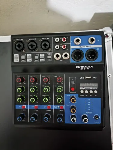 Vendo Mesa de Som 5 Canais Brywax 5 Canais Bluetooth em excelente estado !! 