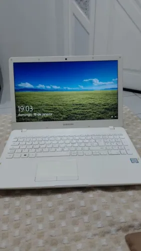 Notebook SAMSUNG branco, Core i5 - 7th geração, 8gb RAM