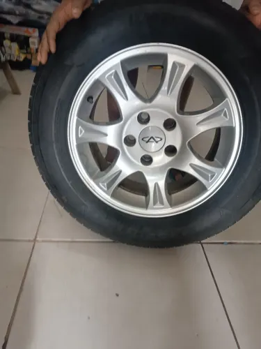 Vendo pneu completo