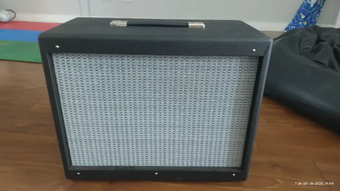 Caixa gabinete 1x12 celestion Rocket 50 estilo fender 