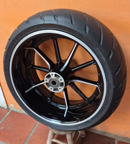 Roda Traseira 18x8 Original da Harley Davidson Breakout
