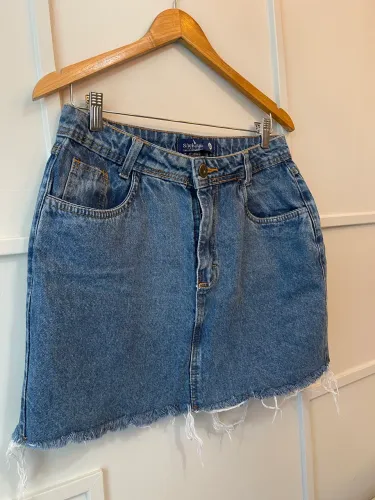 Saia jeans curta maravilhosa veste 40/ e um pouco mais 