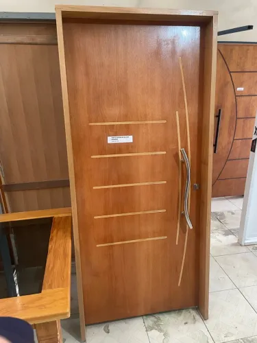 Porta Frisada Com Puxador