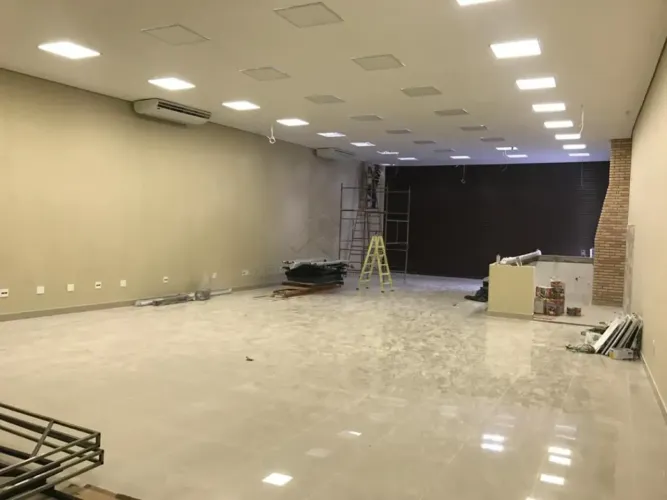 Salão Comercial 400m² Locação 6 vagas com energia trifásica
