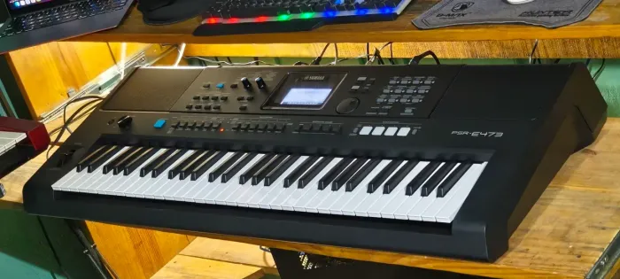 Yamaha PSR E-473 Impecável