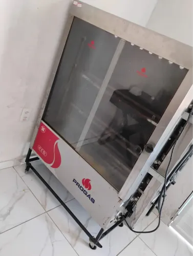 Vendo máquina de galegos semi nova