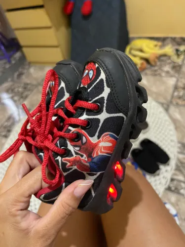 Tênis infantil homem aranha